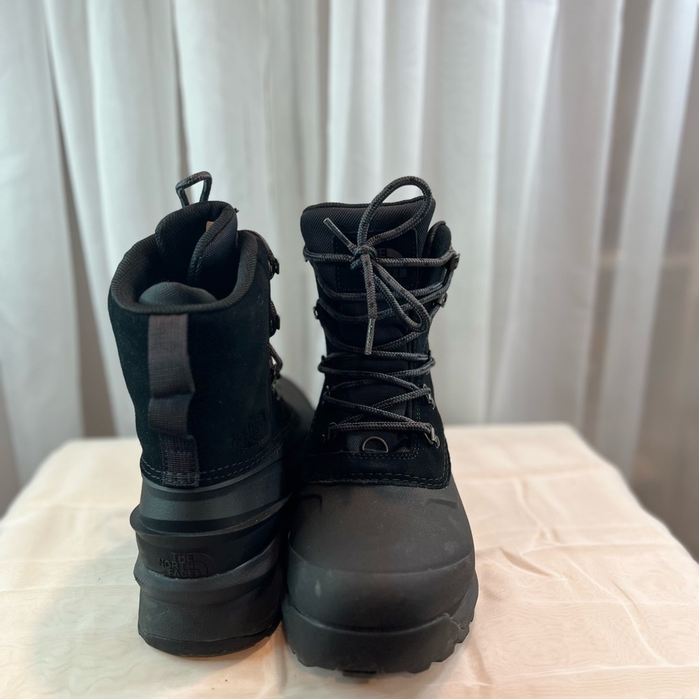 Used. THE NORTH FACE Men’s Chilkat V Lace WP Boots.